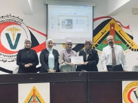 عميد الكلية تكرم الطلاب المتفوقين دراسيا